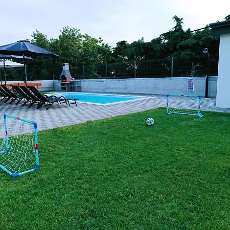 Villa Nikolina - Luxury Modern & Swimming Pool *