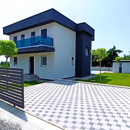 Nikolina - Luxury Modern & Swimming Pool Vila Vodnjan
