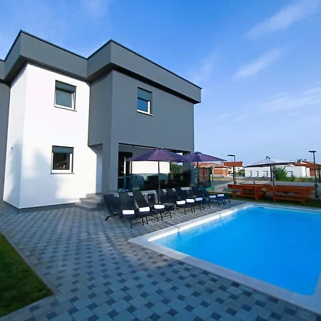 Vila Nikolina - Luxury Modern & Swimming Pool