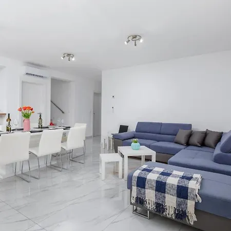 Vila Nikolina - Luxury Modern & Swimming Pool